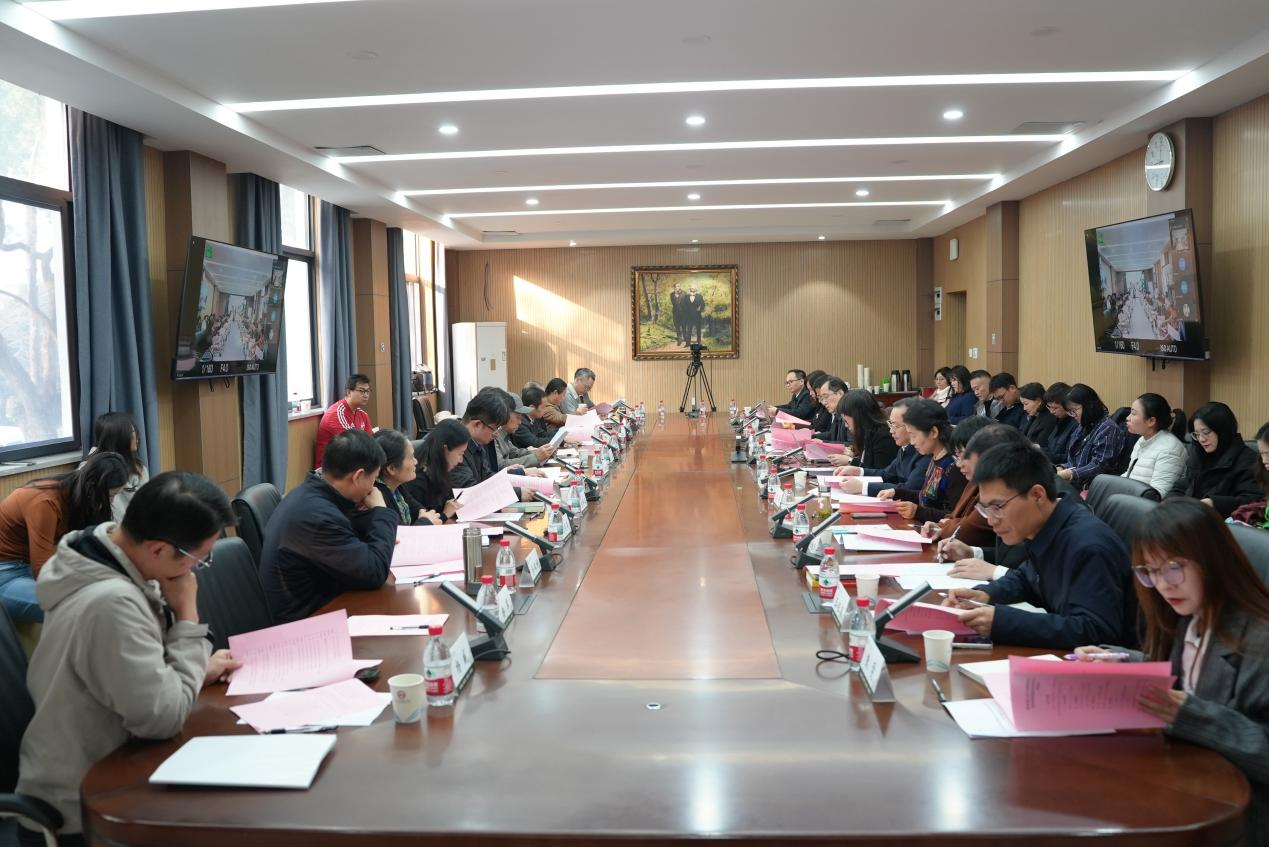 教育部大中小学课程教材研究重大项目、国家教材建设重点研究基地重点项目开题论证会在AI风月
举办